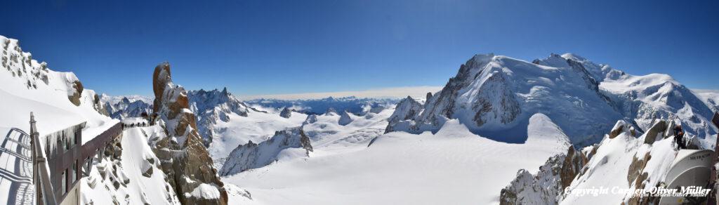 Der Mont Blanc rechts im Bild